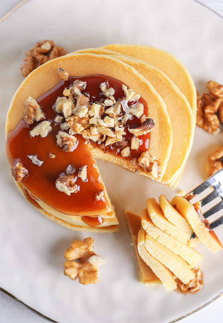 Joyelato-pancakes-with-toppings-720x1040px