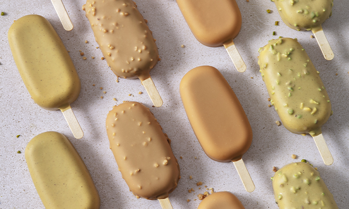 Joygelato-stecchi-gelato-pistacchio-caramel-caramelized-hazelnut-720x432px