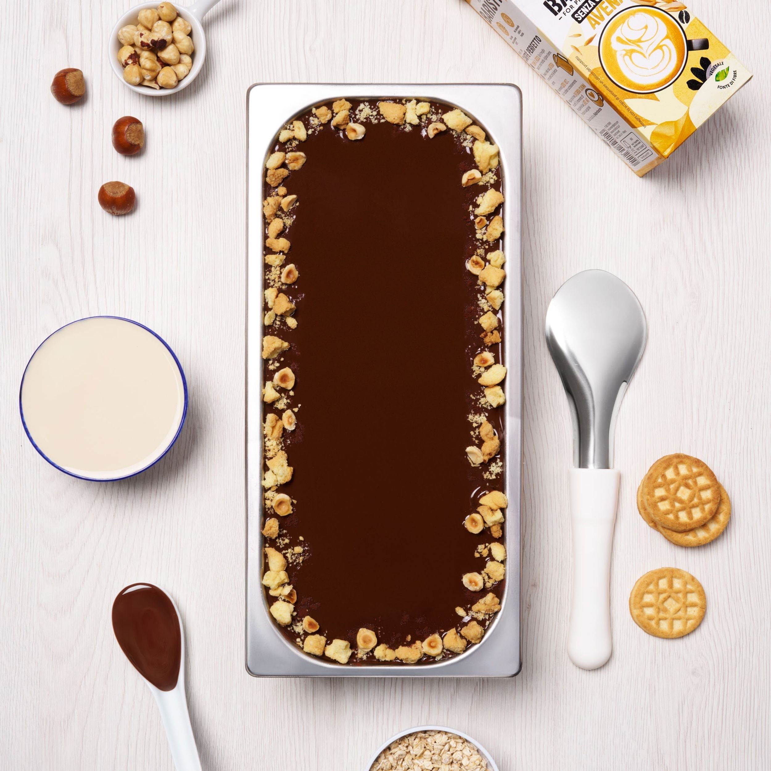 vascahetta gelato al frollino vegano con variegato alla nocciola vegana 