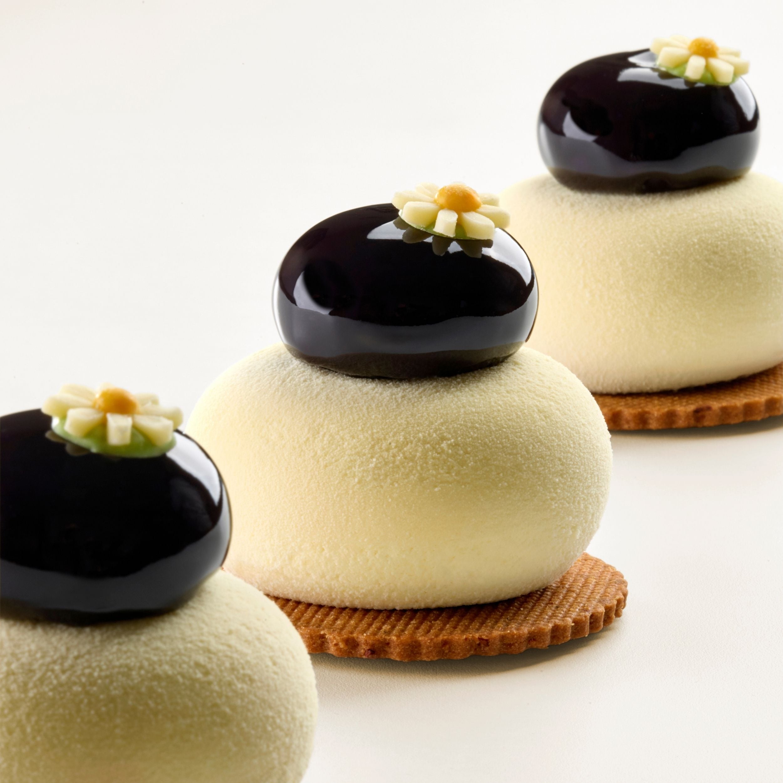 monoporzione Viola con fruttidor mora di gelso, cassis e sambuco