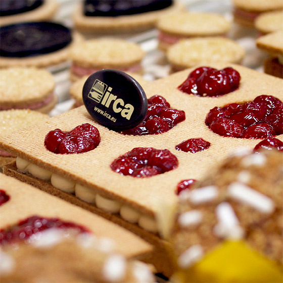 CROSTATA AI CEREALI CON CREMA DI RICOTTA E CILIEGIE