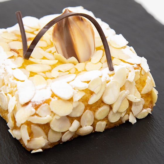 CAPRESE AGLI AGRUMI E CIOCCOLATO BIANCO