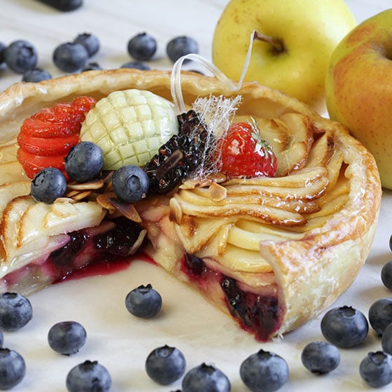 TORTA DI MELE E MIRTILLI