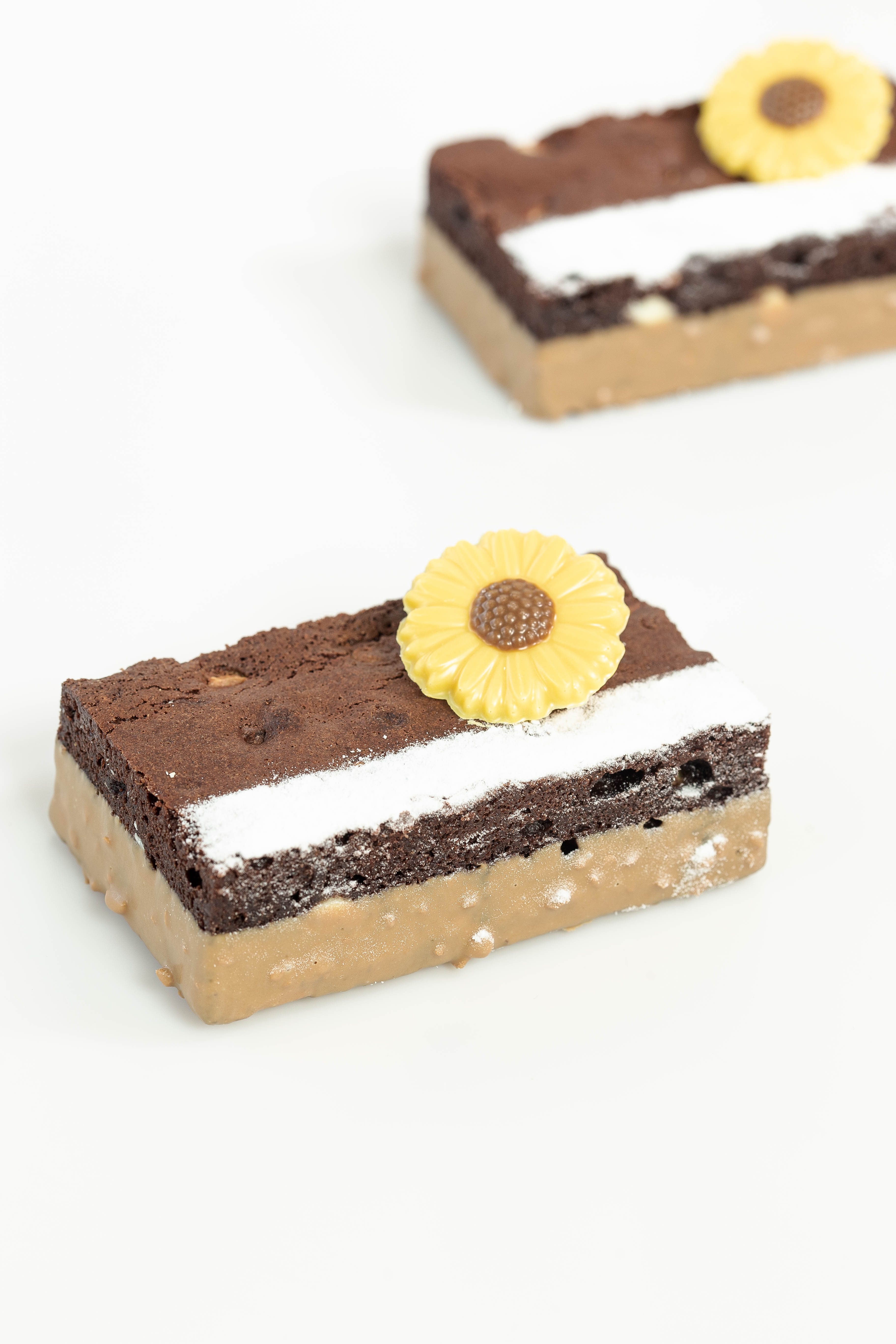 BROWNIE CON GOCCIOLONI BIANCHI E ARANCIA
