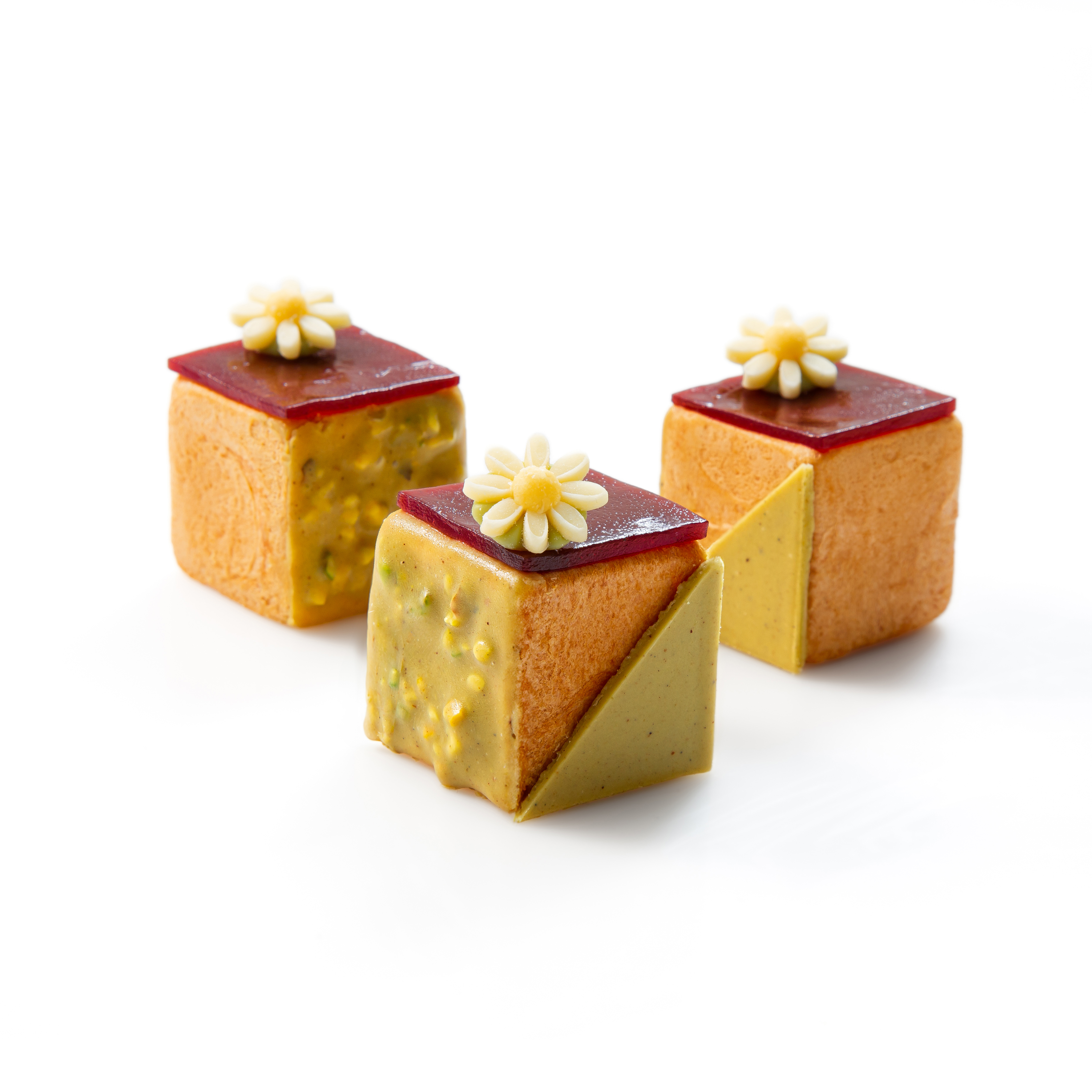 MIGNON CUBETTO AL PISTACCHIO E FRUTTI ROSSI