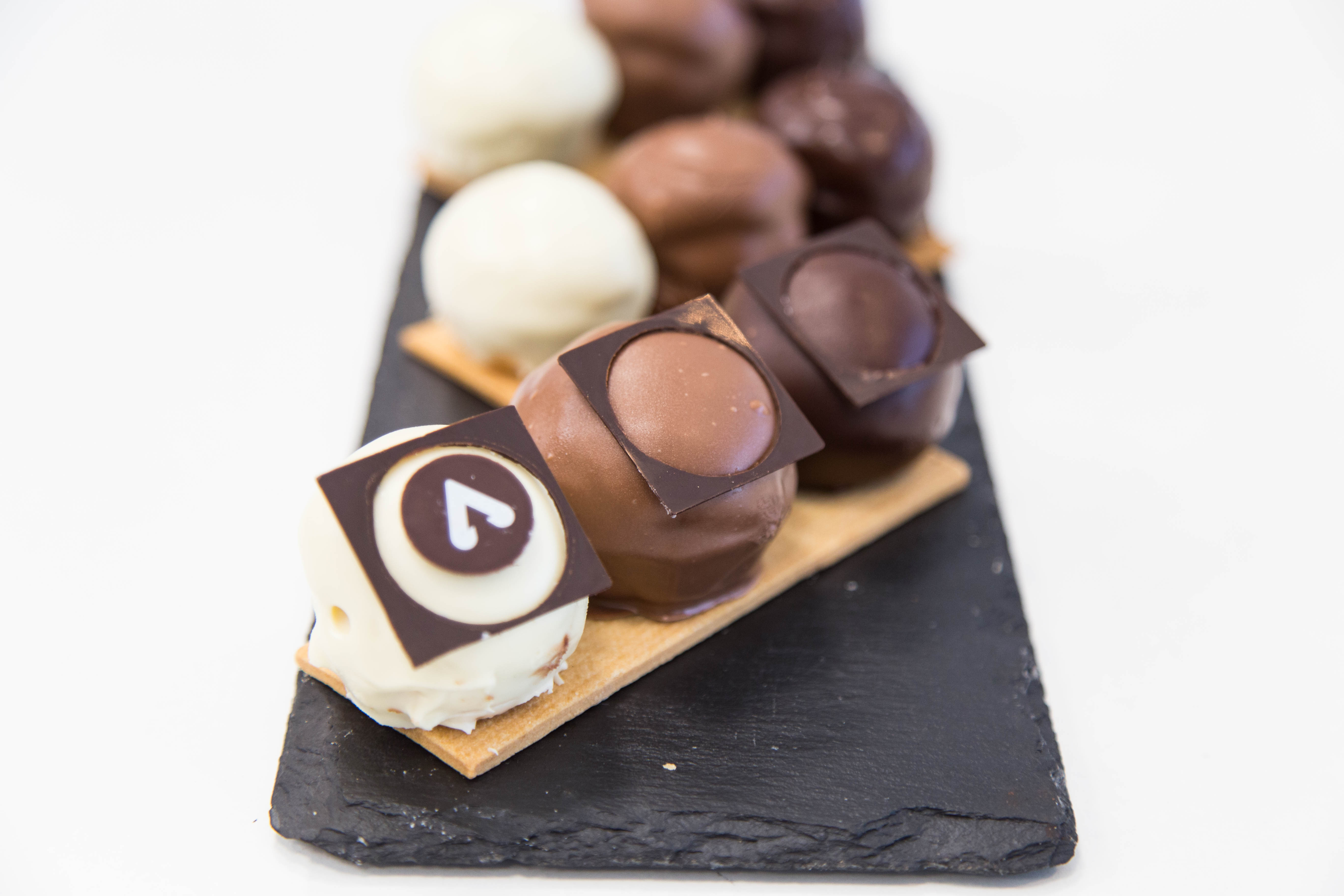 PROFITEROLES TRE CIOCCOLATI