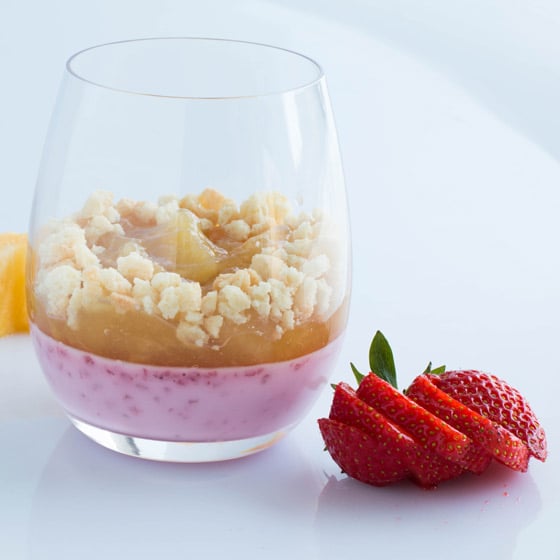 PANNA COTTA FRAGOLA E ANANAS CON CRUMBLE