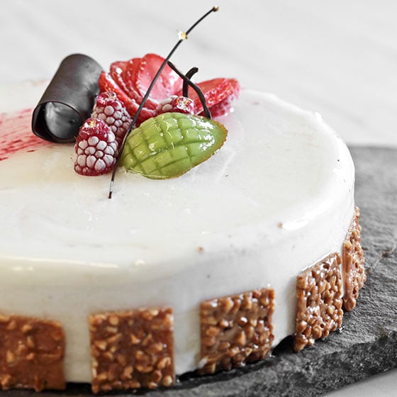 ENTREMETS AL CIOCCOLATO BIANCO E LAMPONI