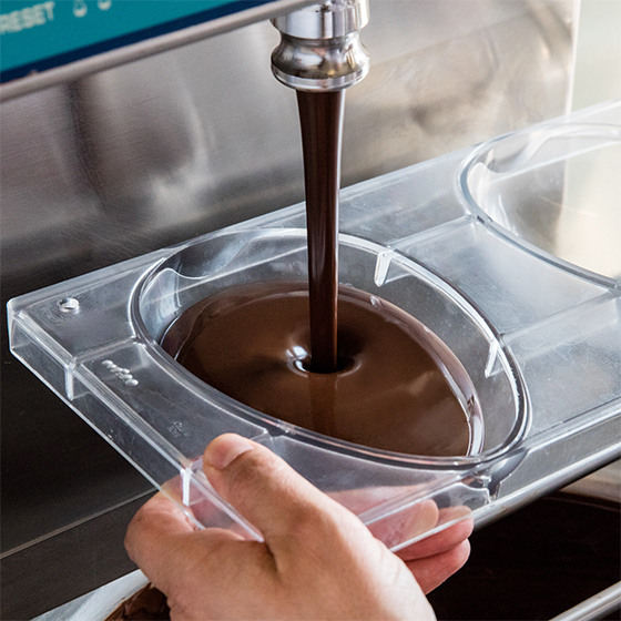 UOVA DI PASQUA RIPIENE AL PISTACCHIO