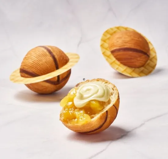 Croissant sfera cocco e mango 