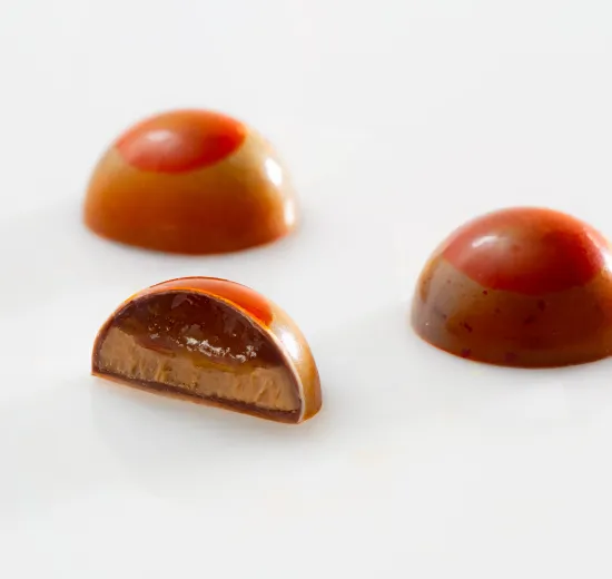 APRICOT AND HAZELNUT BONBON