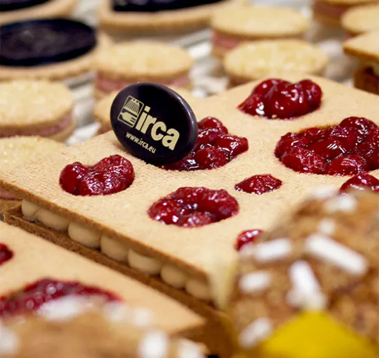 CROSTATA AI CEREALI CON CREMA DI RICOTTA E CILIEGIE