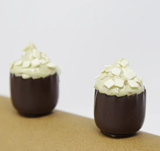 STRAWBERRY AND PISTACHIO THIMBLE CUP