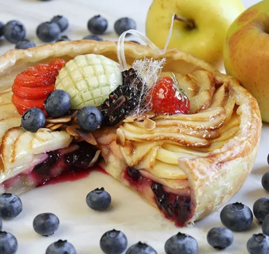 Apple and blueberries cake