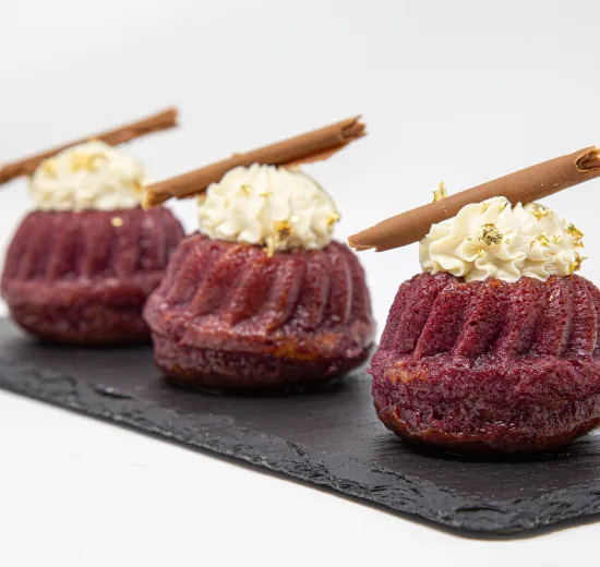 BERRIES AND CINNAMON SAVARIN