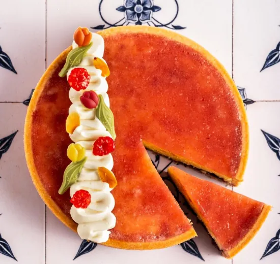 ALMOND AND RASPBERRY CAKE