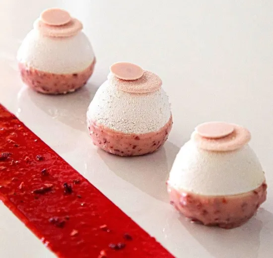 MINI SPHERE WITH RED FRUITS