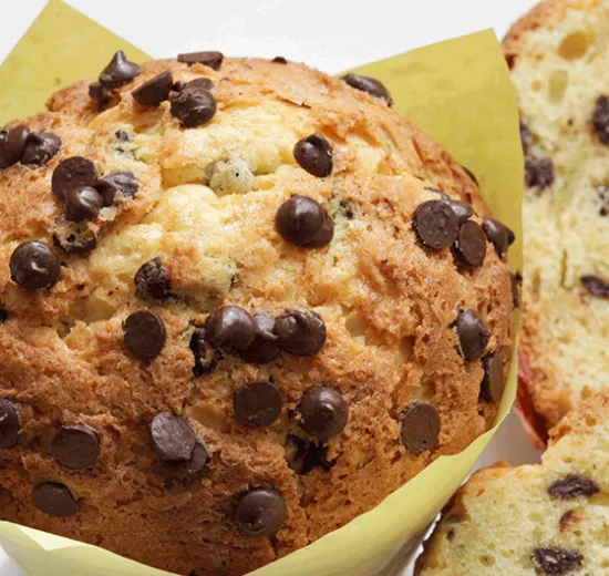 MUFFINS WITH CHOCOLATE CHIPS