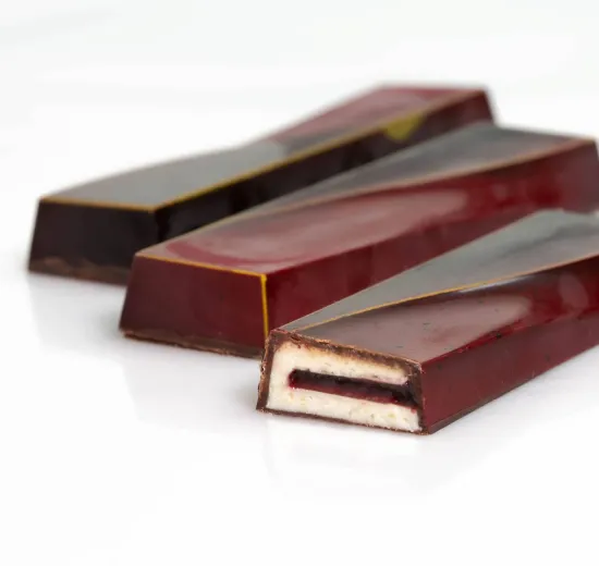 RASPBERRY AND COCONUT BAR