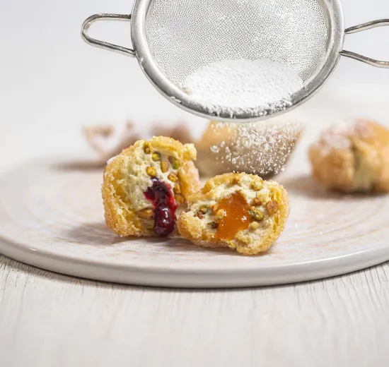 FRITTELLE DI CARNEVALE PISTACCHIO E FRUTTA