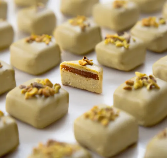 PRALINE WITH PASSION FRUIT AND PISTACHIO CREMINO