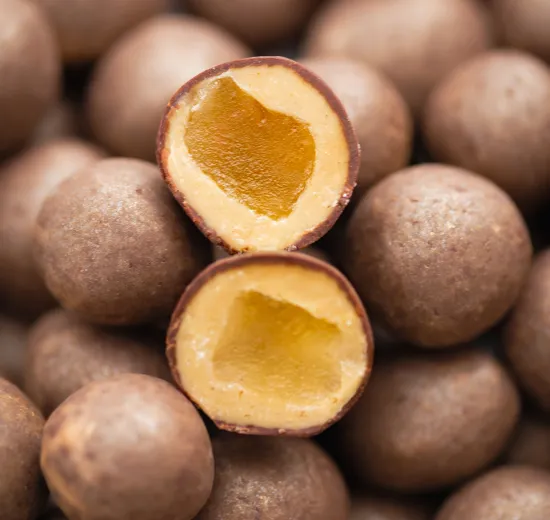 WHITE GIANDUIA AND LEMON DRAGEES