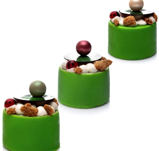 THE THREE COLORS OF CHRISTMAS