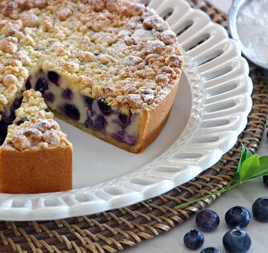 CRUMBLE CHEESECAKE WITH BLUEBERRIES