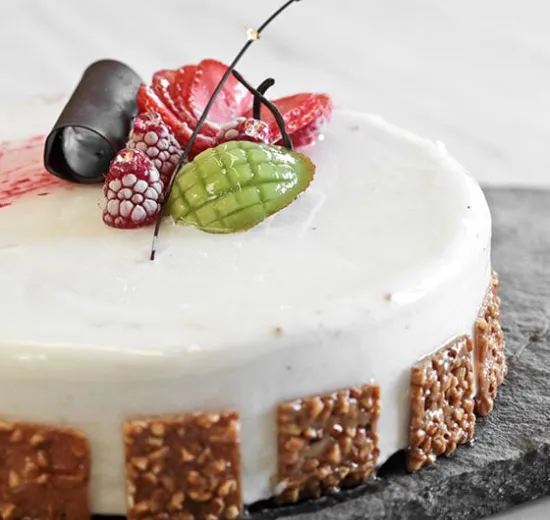 WHITE CHOCOLATE & RASPBERRY ENTREMETS