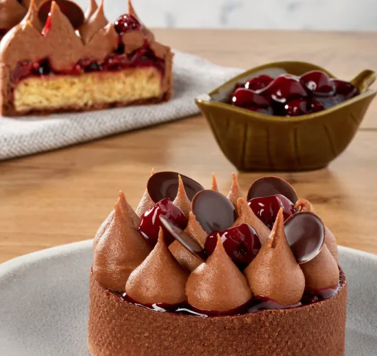 VEGAN TART WITH RASBERRY AND CHOCOLATE